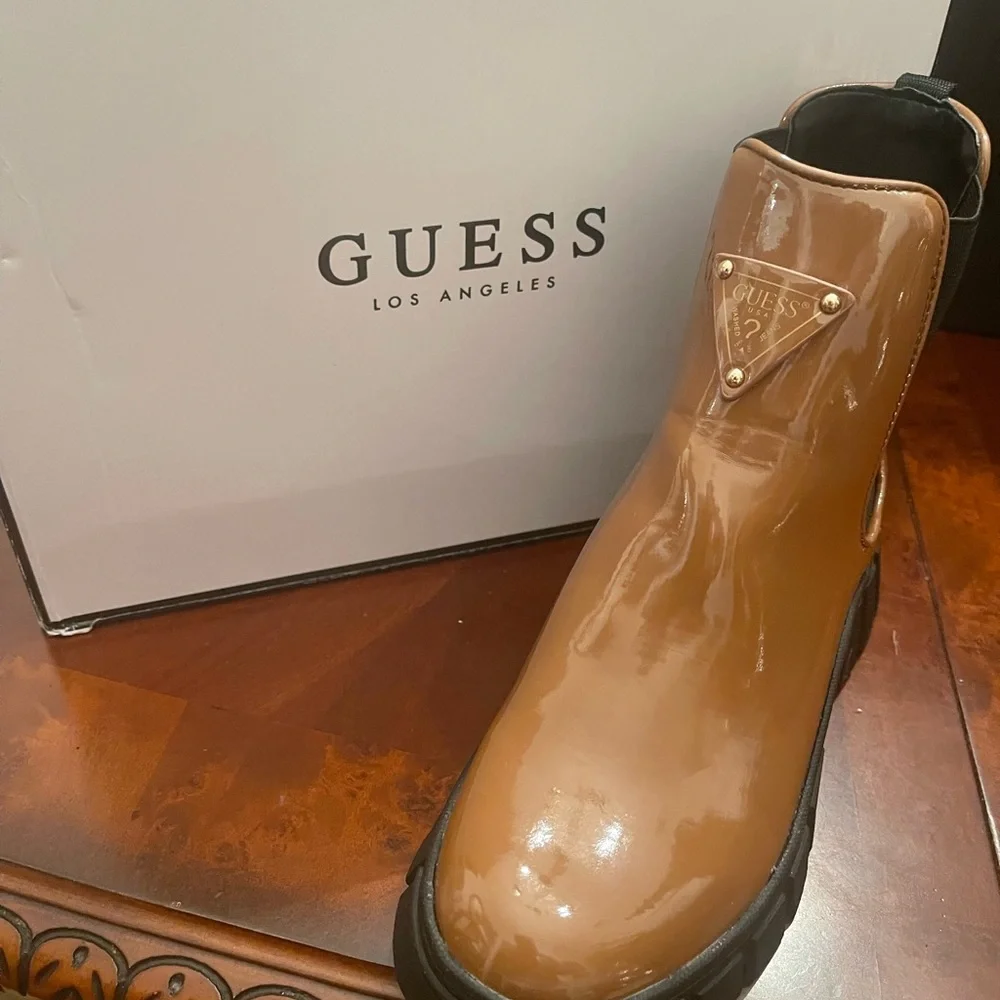 Guess - Picture 2 of 3